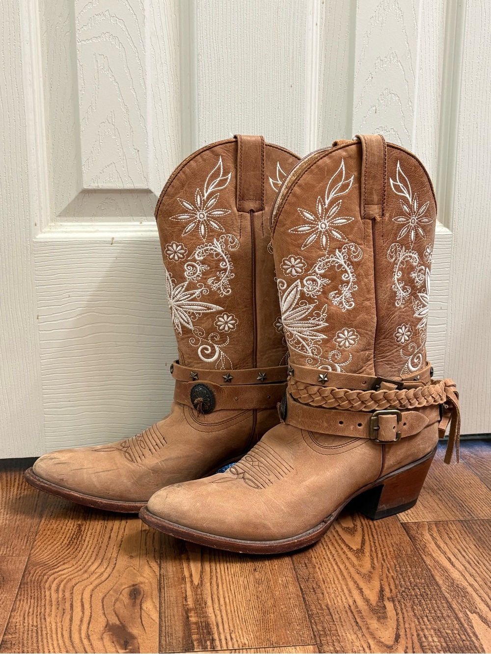 Tan Embroidered Western Cowboy Boots
